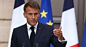 Macron, Rusya'nın hibrit saldırı tehdidine karşı koruma planı hazırlanmasını istedi