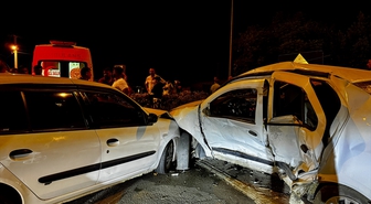 Muğla Fethiye'de iki otomobil çarpıştı, 2'si çocuk 4 kişi yaralandı