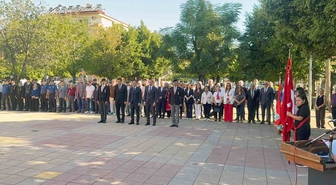 Muğla Ortaca'da 19 Eylül Gaziler Günü'nde Atatürk Anıtı önünde çelenk sunumu yapıldı
