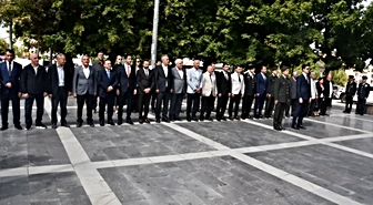 Muş Malazgirt'te 19 Eylül Gaziler Günü töreni çelenk sunumuyla başladı