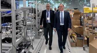 Sağlık Bakanı Memişoğlu, ABD'de Intuitive Surgical'ın üretim tesislerini inceledi