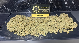 Sakarya'da operasyonda 1 kilo sentetik uyuşturucu ele geçirildi, 2 kişi tutuklandı.