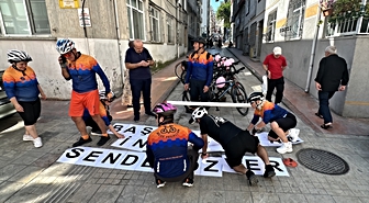 Samsun'da Bilge Pedallar, kanser tedavisi gören Arzu Şimşek'e moral ziyareti yaptı