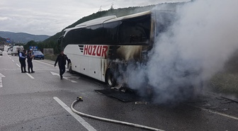 Samsun Kavak'ta yolcu otobüsünün motoru alev aldı, araç kullanılamaz hale geldi