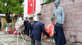 Samsun Ladik'te Gaziler Günü'nde Atatürk Anıtı'na çelenk sunuldu