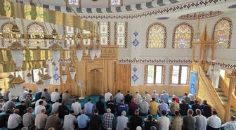 Adıyaman Gölbaşı'nda 6 Şubat depreminde yıkılan Karaburun Köyü Camisi ibadete açıldı