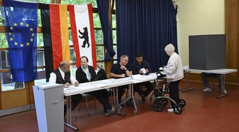 Almanya'da Berlin ve Mecklenburg-Vorpommern'de sandıklar açıldı