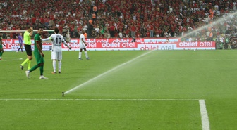 Amedspor-Beşiktaş maçı oynandığı sırada saha içerisinde büyük sürpriz