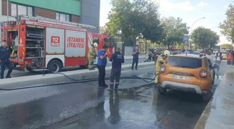 Avcılar'da park halindeki araçta çıkan yangını Yunus ekipleri kontrol altına aldı