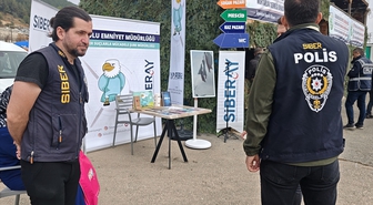 Bolu İl Emniyeti Gerede'de SİBERAY standında vatandaşlara dijital tehditleri anlattı