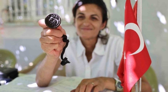 Elazığ Ağın'da kadın muhtar dedesinin izinden 23 yıldır görev yapıyor