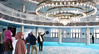 Fransa Roubaix'de 8 kubbeli Eyüp Sultan Camisi, Açık Kapı Günleri'nde ziyarete açıldı