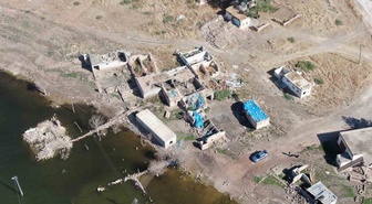 Gaziantep Oğuzeli'nde sular altındaki Belören köyü leylek yuvası, balıkçı uğrağı oldu