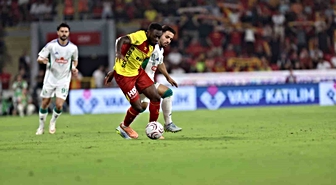 Göztepe, Süper Lig'de Çaykur Rizespor karşısında ilk yarıyı 1-0 önde kapattı