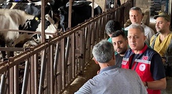 Hatay Altınözü'ndeki hayvancılık işletmesine Hastalıktan Ari İşletme Modeli anlatıldı