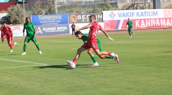 Kahramanmaraş İstiklalspor, 10 kişi kaldığı maçta Sakaryaspor'a 3-1 yenildi