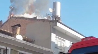 Malatya Battalgazi'de apartman çatısında çıkan yangın söndürüldü