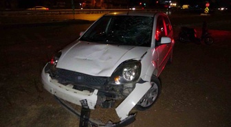 Manavgat'ta motorlu bisiklet otomobille çarpıştı, 1 kişi yaralandı, kaza anı kamerada