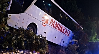 Manisa Kırkağaç'ta Denizli-İstanbul yolcu otobüsü yoldan çıktı, 18 kişi yaralandı