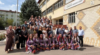 Afyonkarahisar Cumhuriyet Anadolu Lisesi mezunları 40. yıl buluşmasında yoklama yaptı
