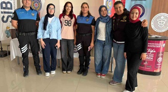 Afyonkarahisar'da polis, AFSÜ'ye yerleşen 1250 öğrenciye bilinçlendirme eğitimi verdi