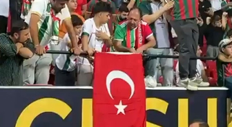 Amedspor tribünlerinde Türk bayrakları dalgalandı