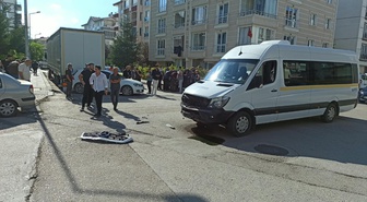 Ankara Kahramankazan'da iki aracın çarpıştığı kazada kadın sürücü yaralandı
