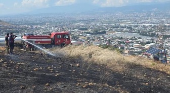 Antakya Narlıca'da otluk alanda çıkan yangın ekipler sayesinde büyümeden söndürüldü