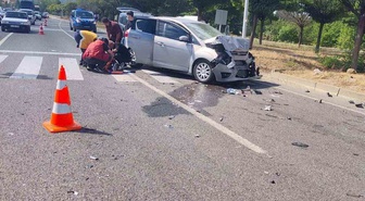 Bilecik Pazaryeri'nde iki otomobilin çarpıştığı kazada 7 kişi yaralandı