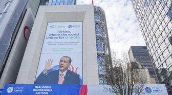 Cumhurbaşkanı Erdoğan'ın yer aldığı COP31 tanıtım afişleri Türkevi'ne asıldı