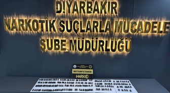 Diyarbakır'da midelerinde 1420 gram metamfetamin bulunan 2 yabancı uyruklu tutuklandı