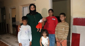 Dolandırılan 5 çocuklu aile, Bakan Çiftçi'nin talimatıyla Yüreğir'de eve taşındı