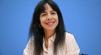 Elif Eralp'i aday gösteren Sol Parti Berlin seçimlerini yüzde 25,7 oyla kazandı.
