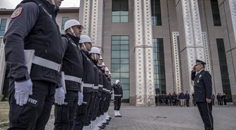 İl Emniyet Müdürü Onur Karaburun, yeni görevine Erzurum'da törenle uğurlandı
