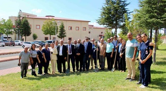 Kayseri Devlet Hastanesi kliniğinde ağaç dikme etkinliği düzenlendi