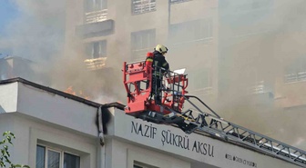 Kayseri Kocasinan'da öğrenci yurdunun çatısında yangın çıktı, ekipler müdahale ediyor