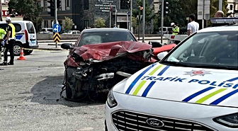 Konya'da iki otomobilin çarpıştığı kazada sürücü hastanede hayatını kaybetti