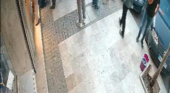 Manisa Salihli'de kuyumcu soygununda şüpheliyi esnaf yakaladı, 2 kişi yaralandı