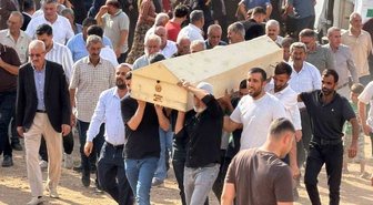 Mardin Derik'te tarlada ölü bulunan 13 yaşındaki çocuk toprağa verildi