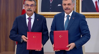 Okullarda yeni dönem başladı: Bakanlar Çiftçi ve Tekin protokolü imzaladı