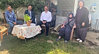 Pınarhisar Kaymakamı Enver Özderin, Tozaklı köyünde yaşlıları evlerinde ziyaret etti