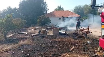 Serik Çandır'da otluk yangın biber serasına zarar verdi, ev son anda kurtuldu