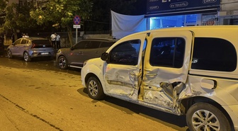 Sinop Boyabat'ta kontrolden çıkan otomobil 7 araçlı kazaya neden oldu, 2 kişi yaralandı