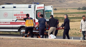 Sivas Ulaş'ta iki otomobilin çarpıştığı kazada 4 kişi yaralandı