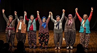 Ümmiye Koçak, 'Anne Elimi Bırakma' oyunuyla bağımlılığı sahneye taşıyacak