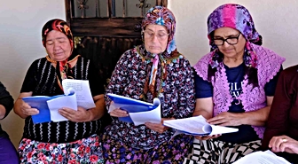 Ümmiye Koçak yeni oyununda uyuşturucu ve alkol bağımlılığını sahneye taşıyor