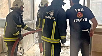 Van'da yıkımı süren Ferdi Sporlar Merkezi'nde çıkan yangın söndürüldü