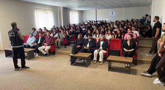 Afyonkarahisar'da narkotik ekipleri 350'ye yakın üniversiteliye bağımlılık eğitimi verdi