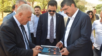 AK Partili Vekil Nasıroğlu, Gercüş'e yapılacak 5 dönümlük Gençlik Merkezi'ni inceledi