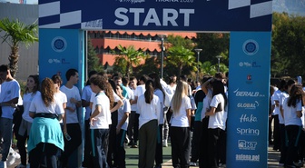 Arnavutluk'ta TMV okullarından öğrenciler, Tiran'da 'Run to school' maratonunda koştu